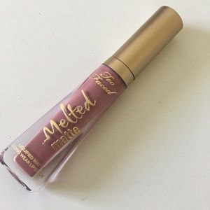 TOOFACED “QUEEN B” MELTED MATTE